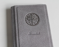 Stammbuch "Lebensbaum" aus hellgrauem Büffelleder